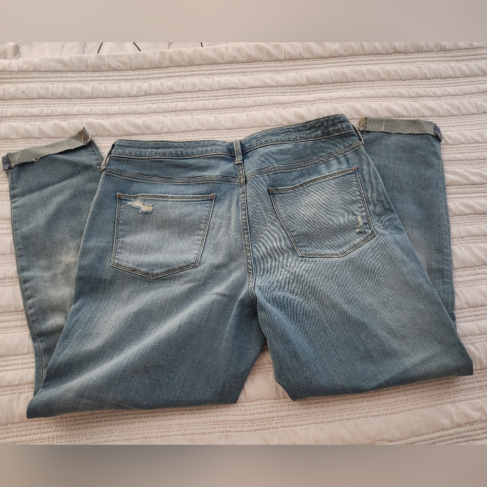 Universal Thread Light Washed Distressed Ladies jeans 14/32 - Picture 5 of 5